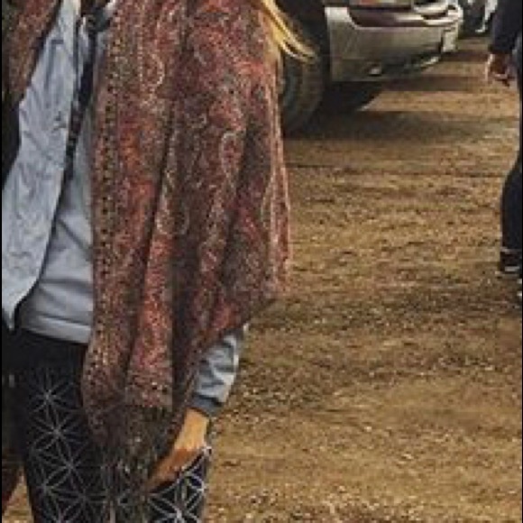 Beautiful scarf. Festivals fall or multi purpose. - Picture 4 of 5